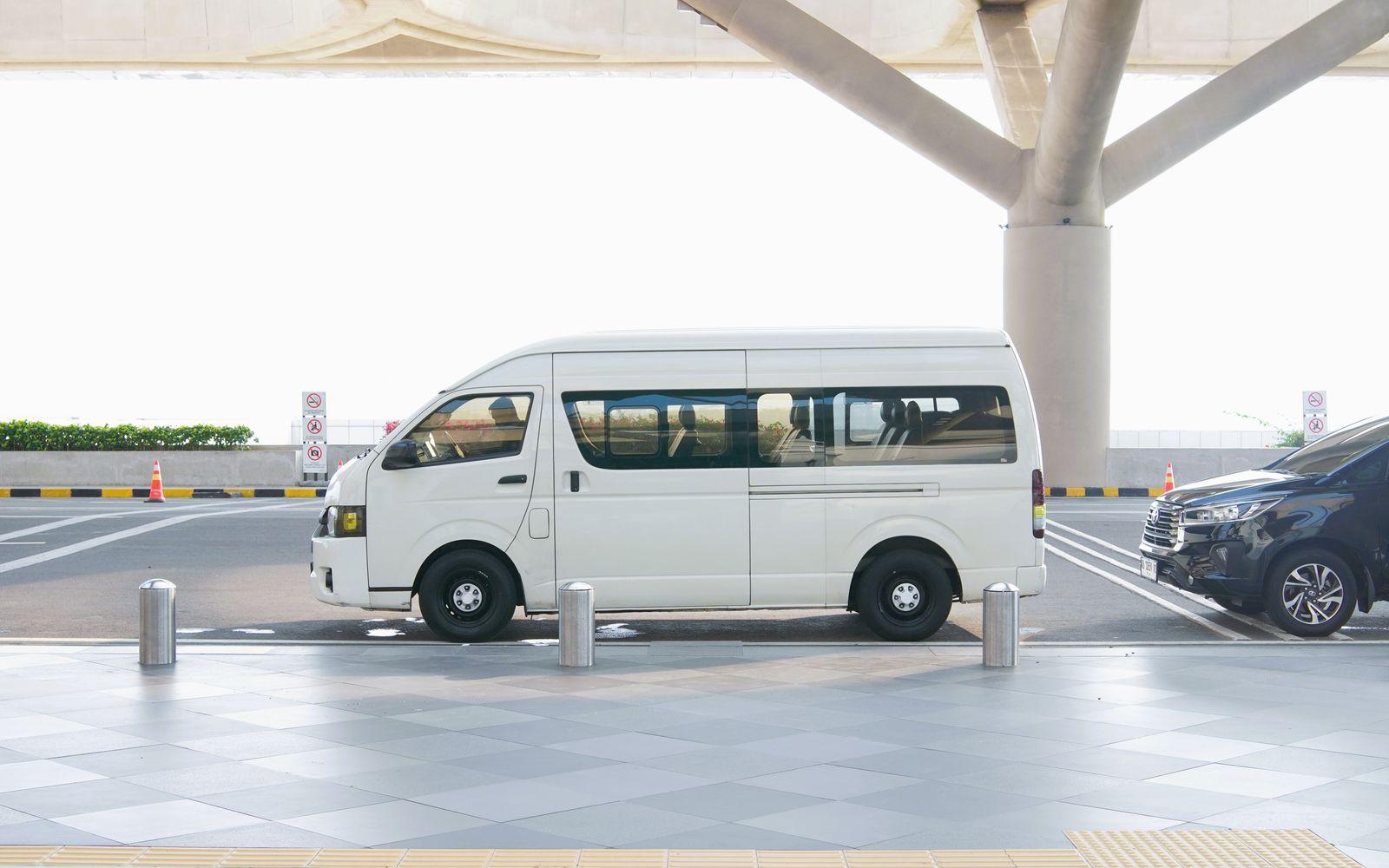 Toyota Alphard Hybrid (with driver)