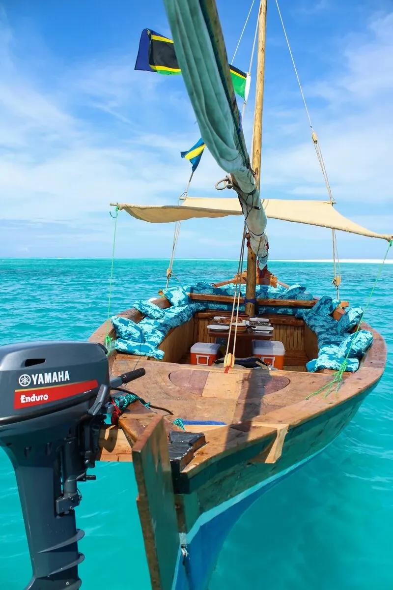Safari Blue — Dhow Sailing & Snorkeling